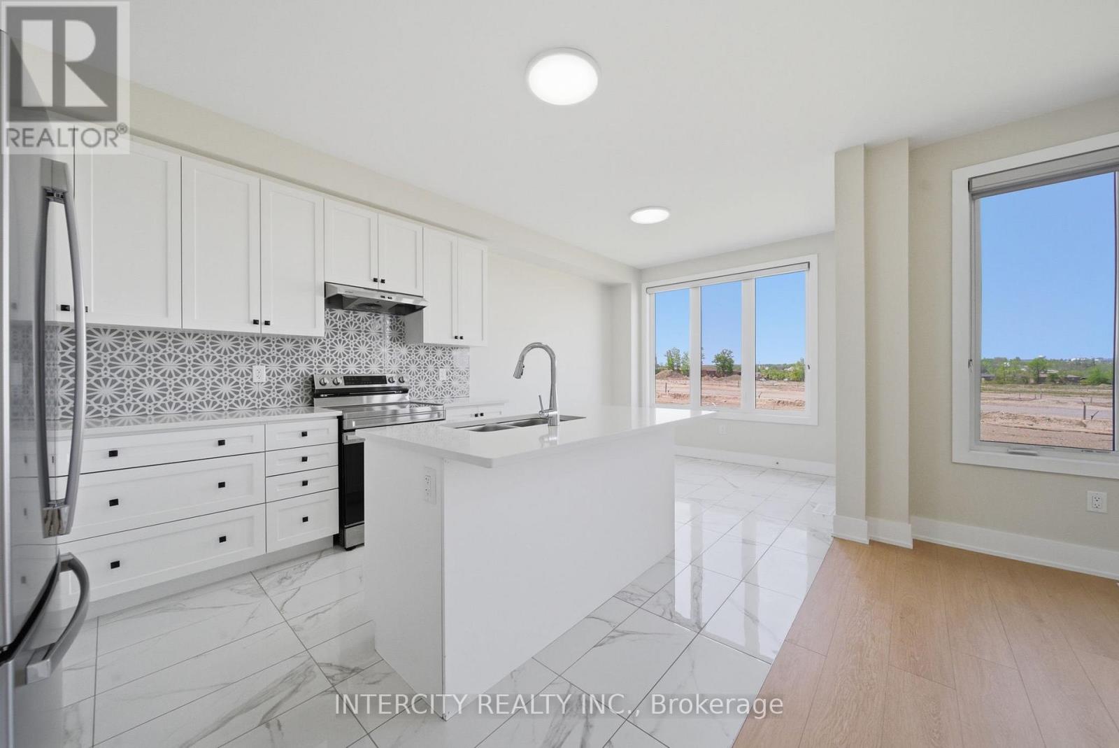 10 KINGSBURY TRAIL - 10