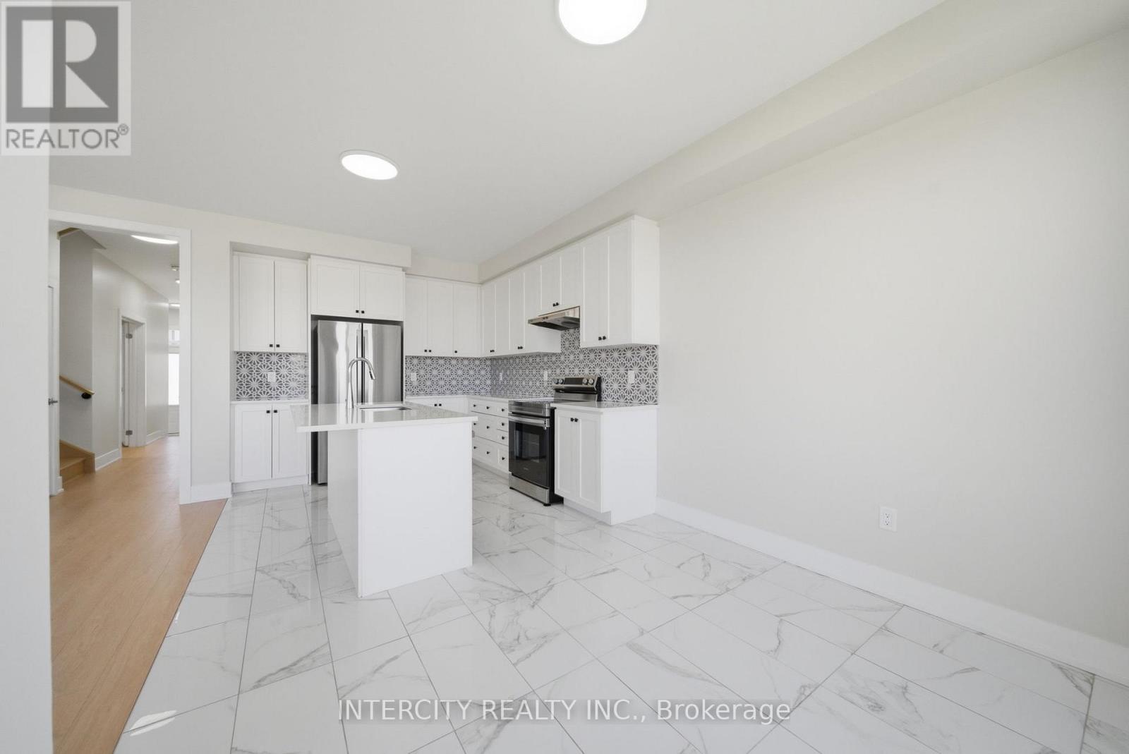 10 KINGSBURY TRAIL - Image 14