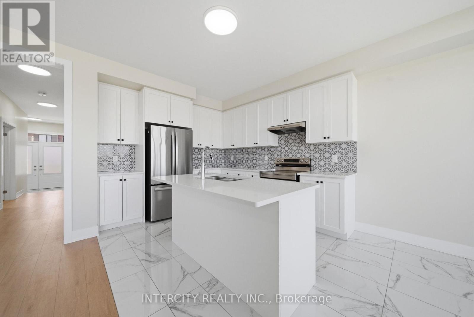 10 KINGSBURY TRAIL - 17
