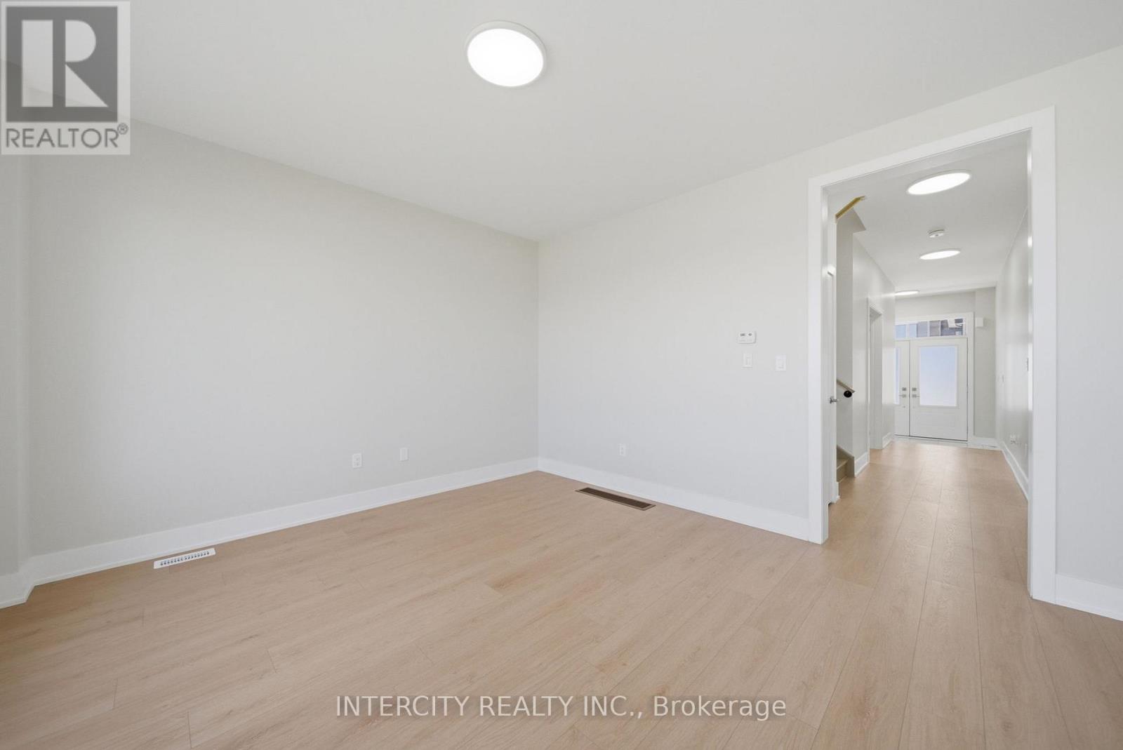 10 KINGSBURY TRAIL - 25