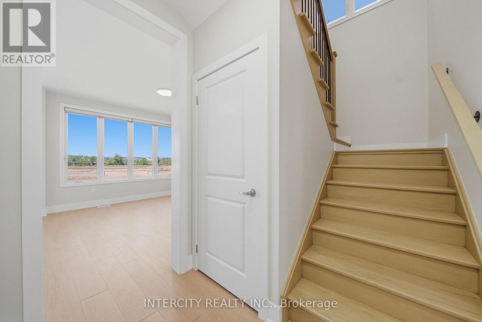 10 KINGSBURY TRAIL - 27
