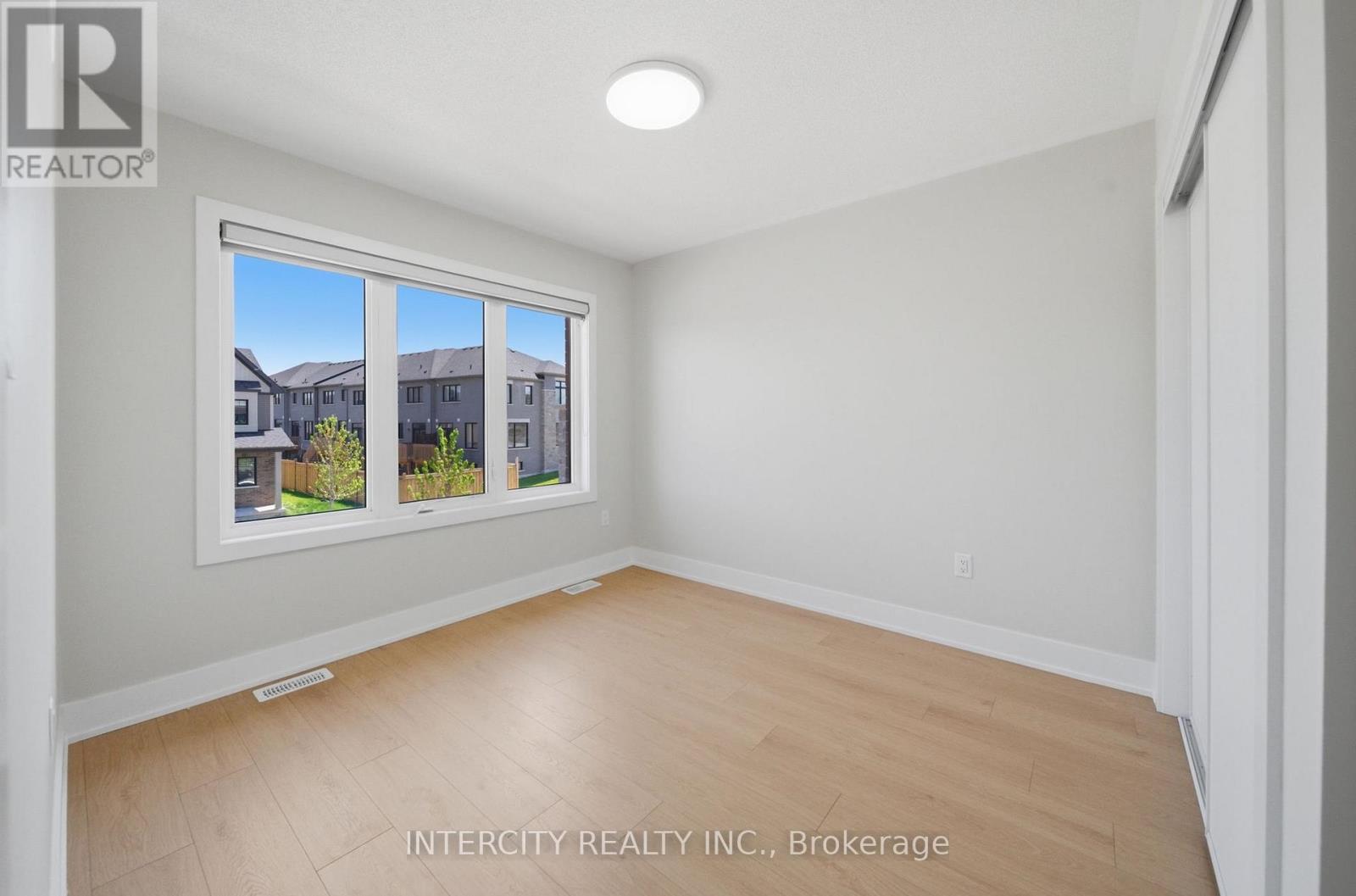 10 KINGSBURY TRAIL - 37
