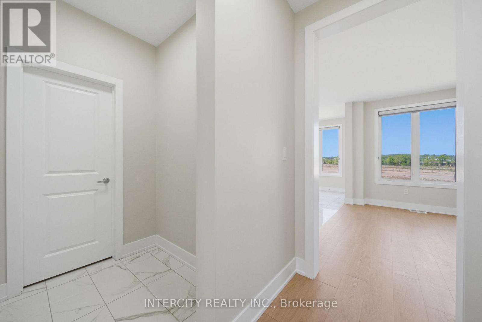 10 KINGSBURY TRAIL - 8