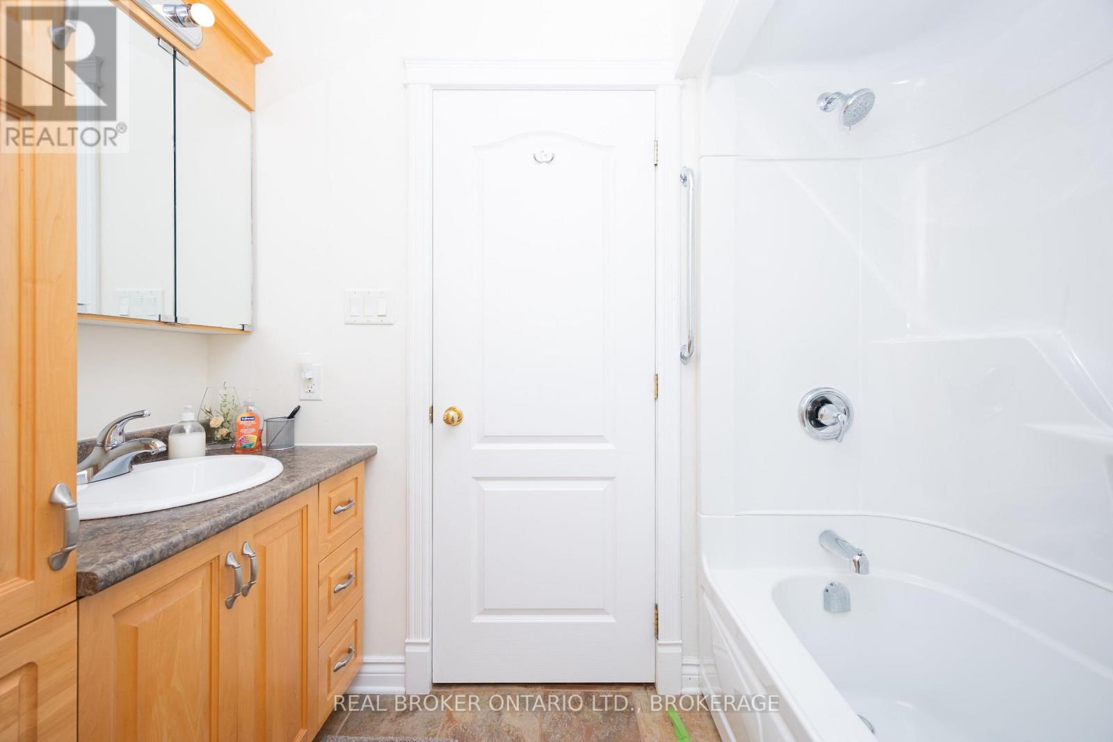 238 BISHOP STREET S - Image 23