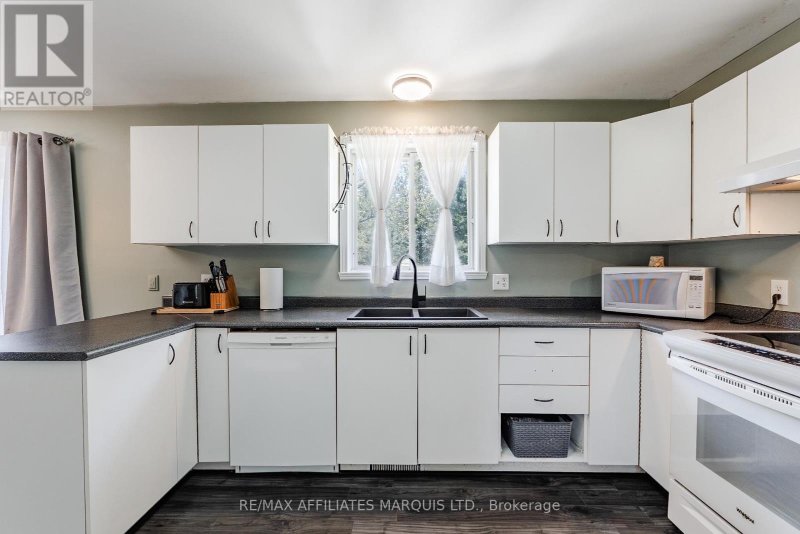 74 COLUMBIA AVENUE - 16