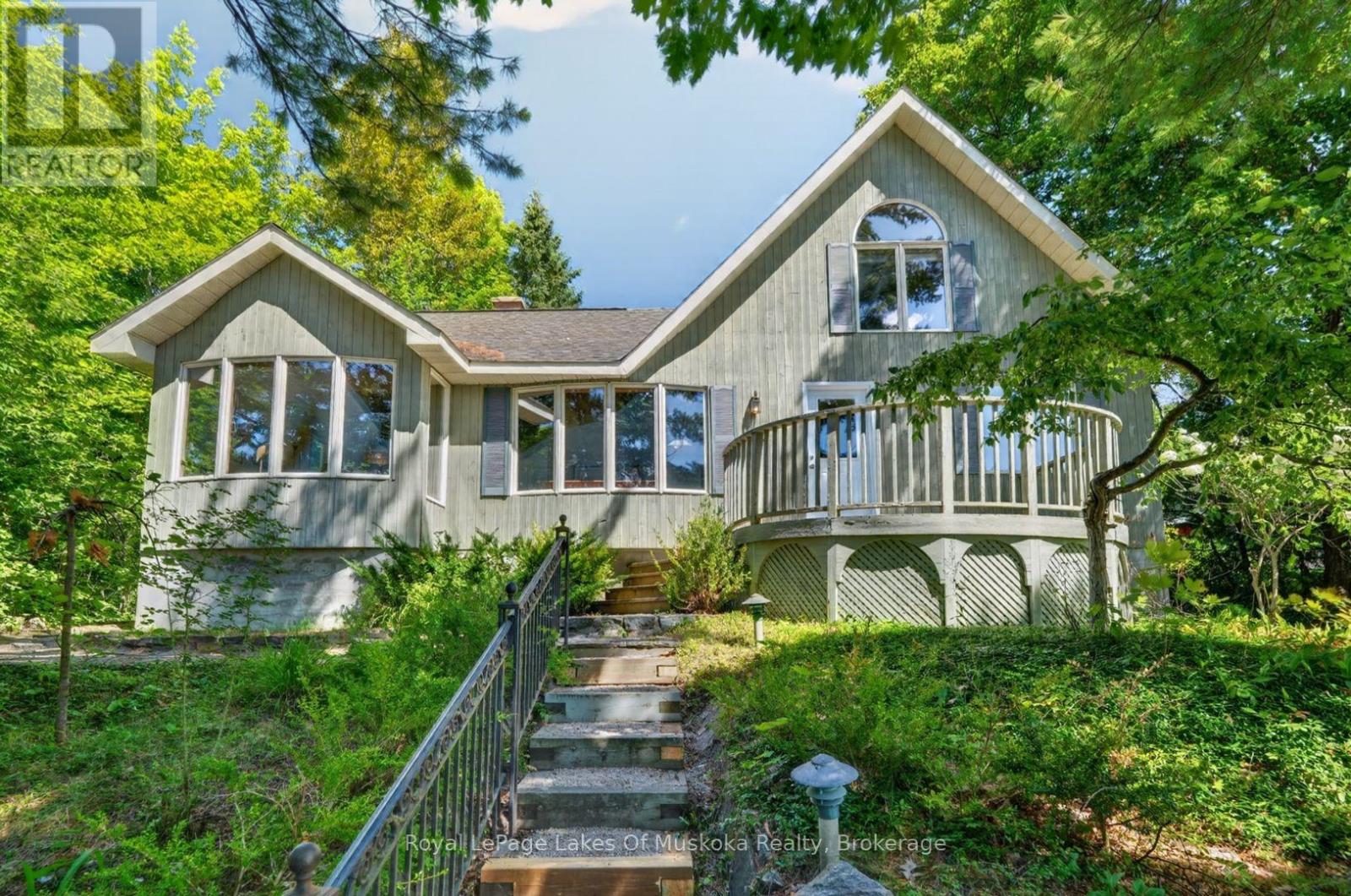 40 ENTRANCE DRIVE - 1