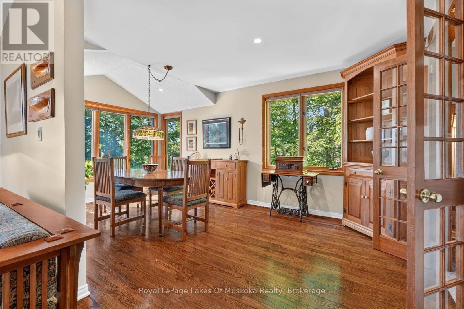 40 ENTRANCE DRIVE - 11