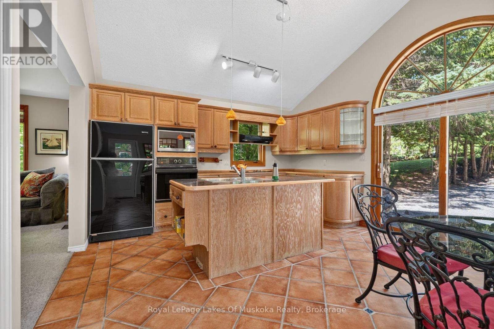 40 ENTRANCE DRIVE - 17