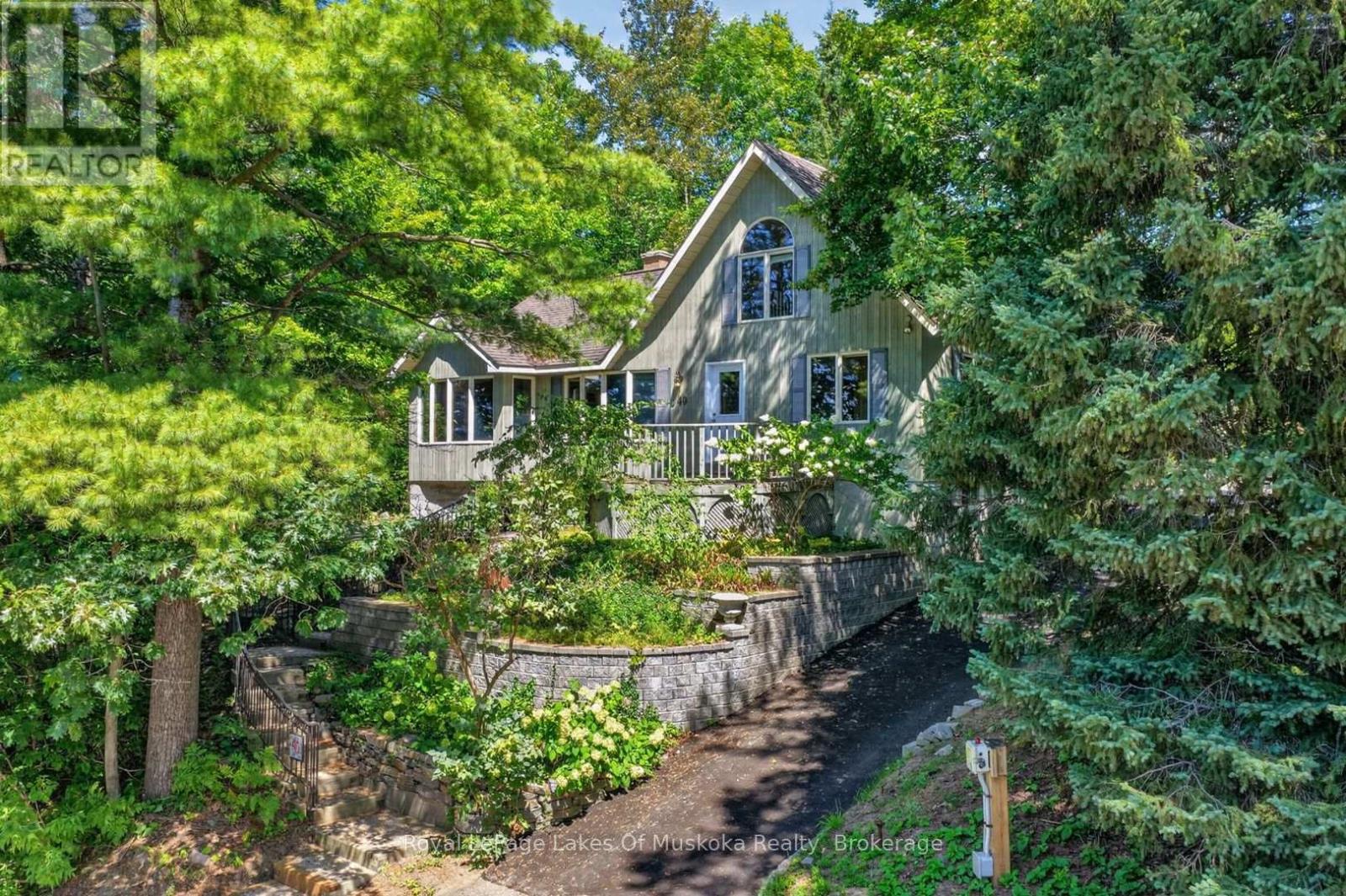 40 ENTRANCE DRIVE - 2