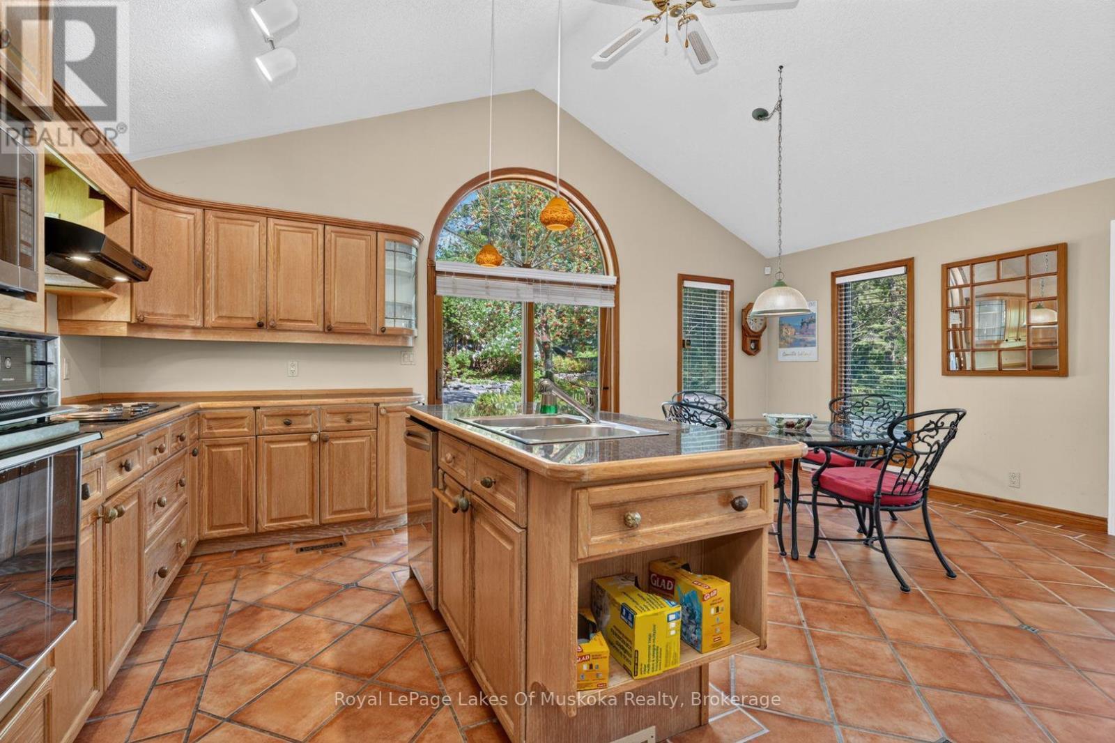 40 ENTRANCE DRIVE - Image 22