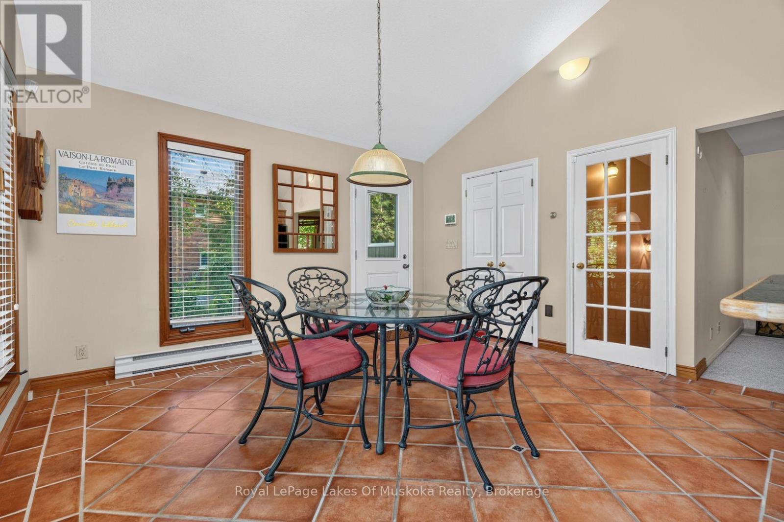 40 ENTRANCE DRIVE - 24