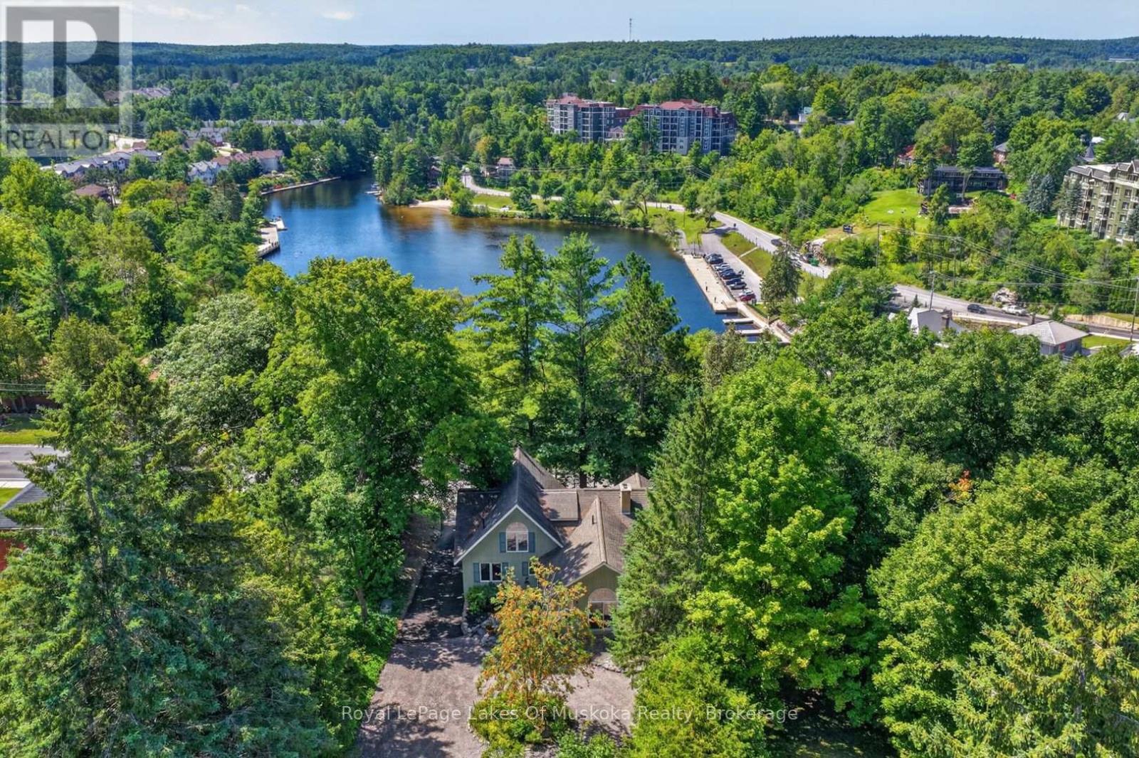 40 ENTRANCE DRIVE - 3