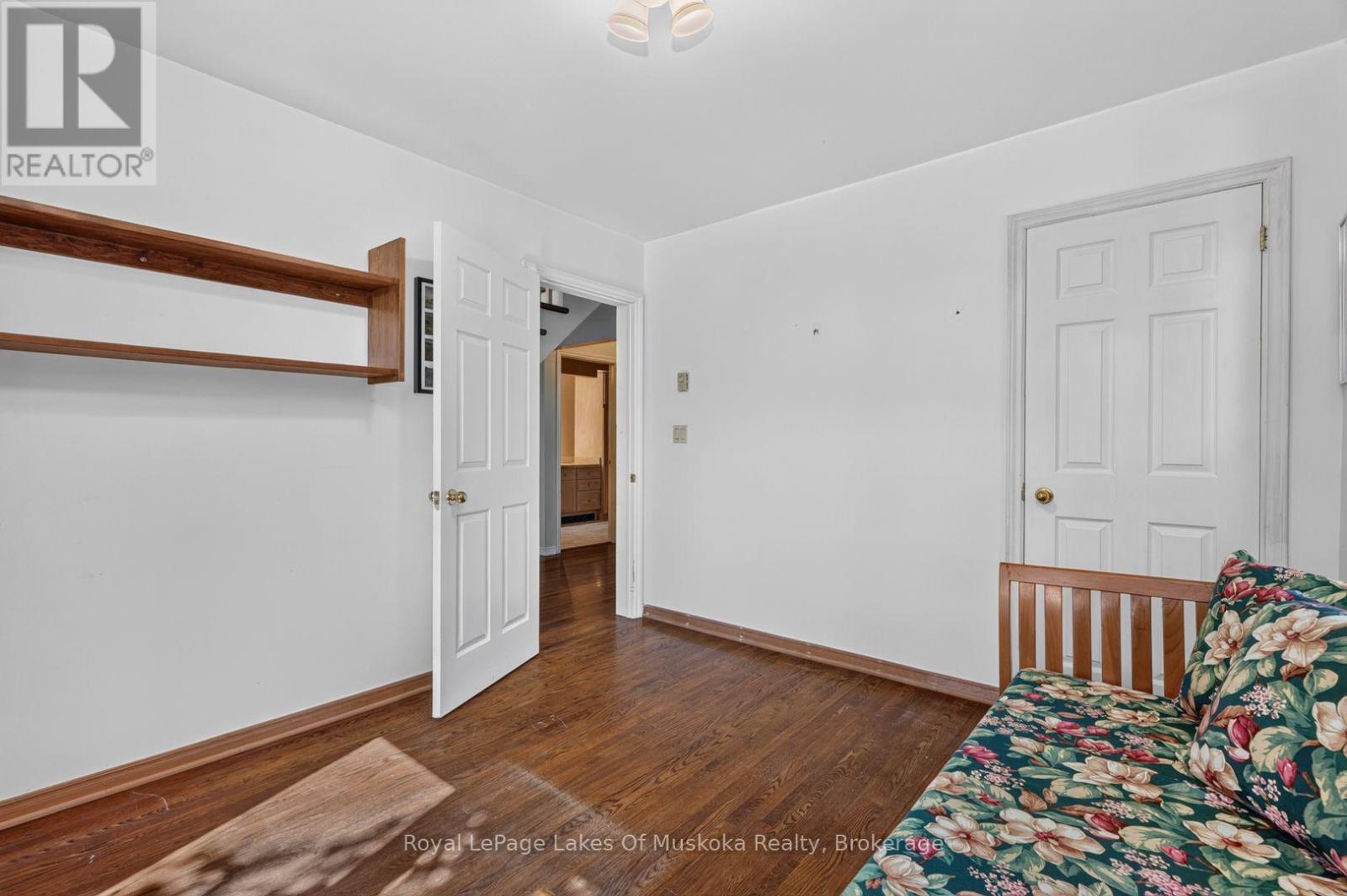 40 ENTRANCE DRIVE - 31