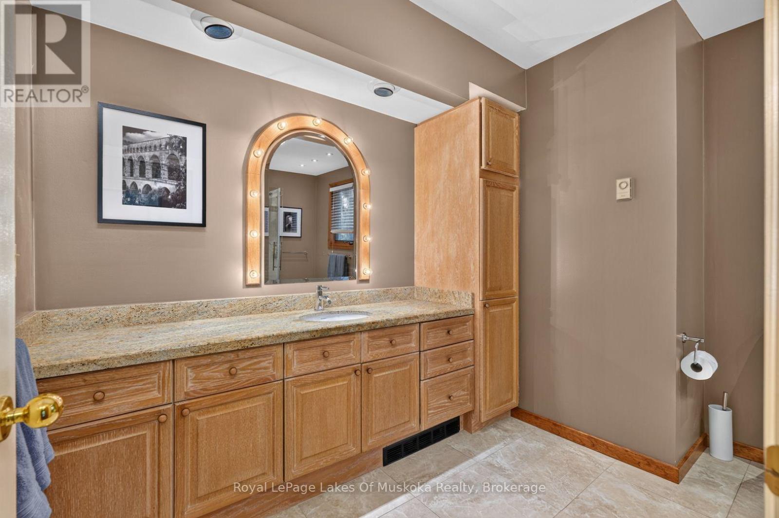 40 ENTRANCE DRIVE - 32