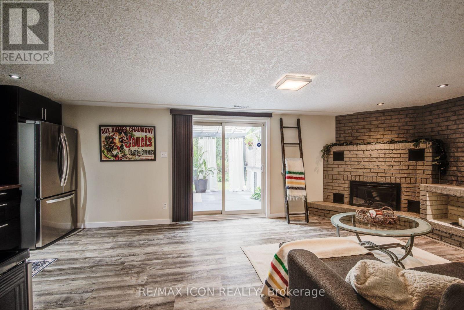 88 PINEDALE DRIVE - 29
