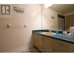 2914 Peacock Drive, Mississauga, ON L5M5S2 Photo 13