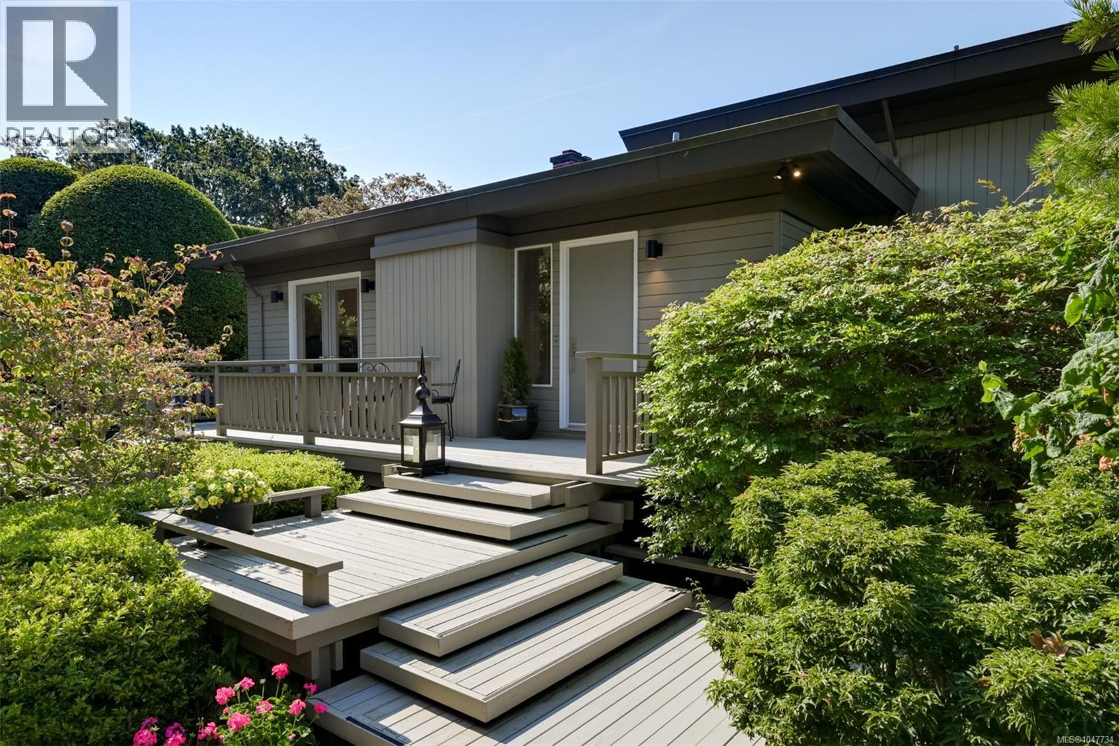 1557 Edgemont Rd - 1