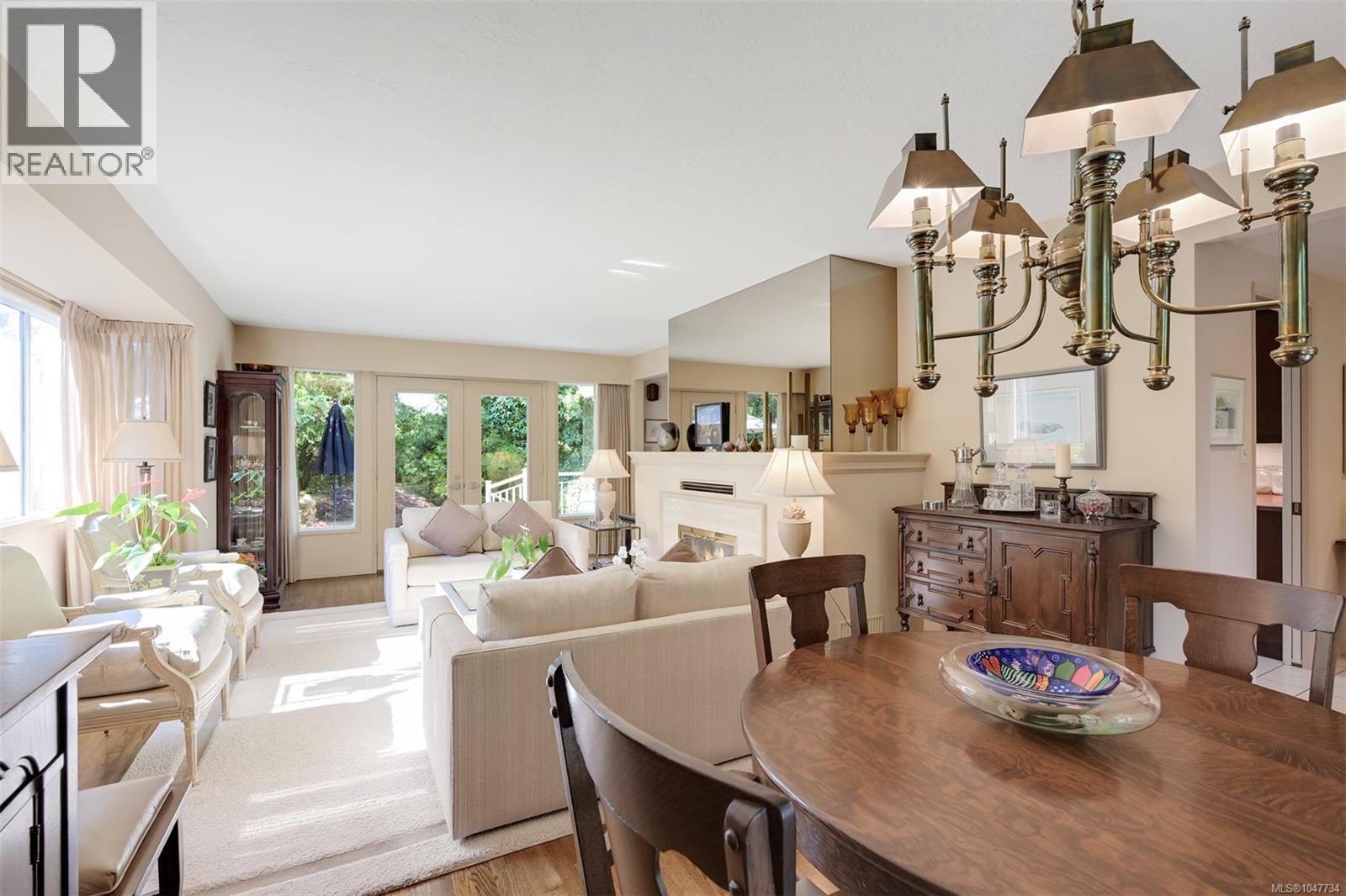 1557 Edgemont Rd, Saanich