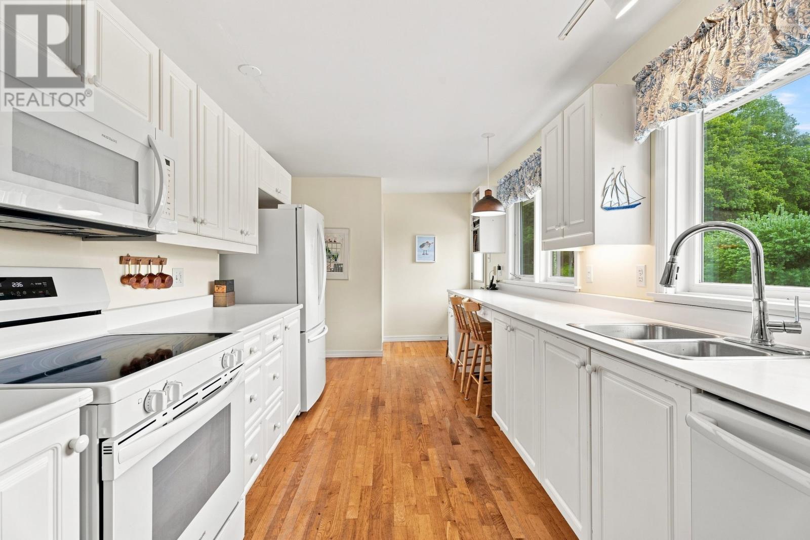 Property 23 of 49 of 121 Victoria Street