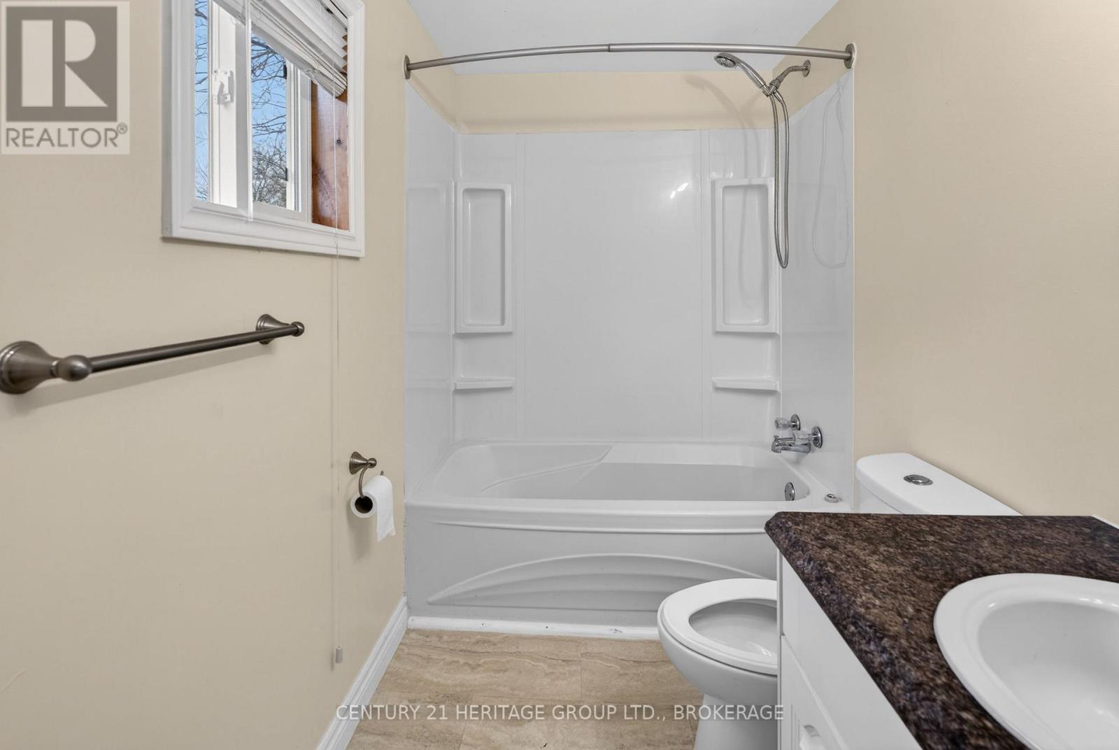 77 PORTSMOUTH AVENUE - 25