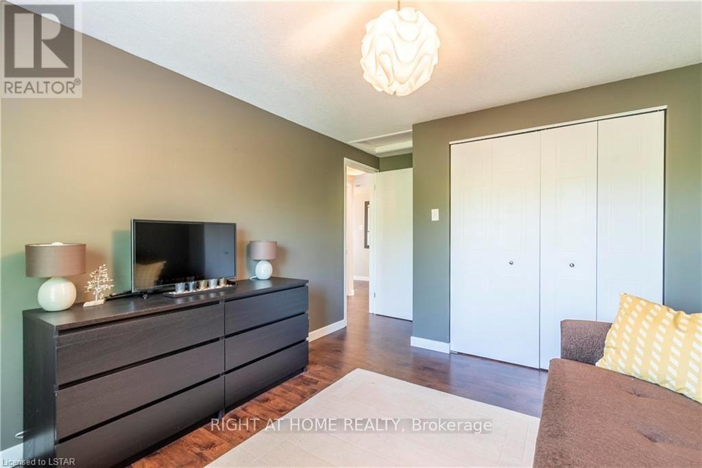 263 Rossmore Court — photo 22