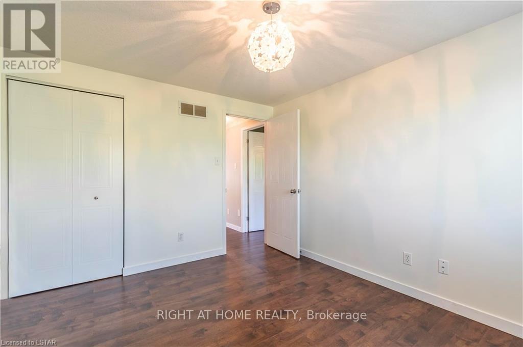 263 Rossmore Court — photo 26