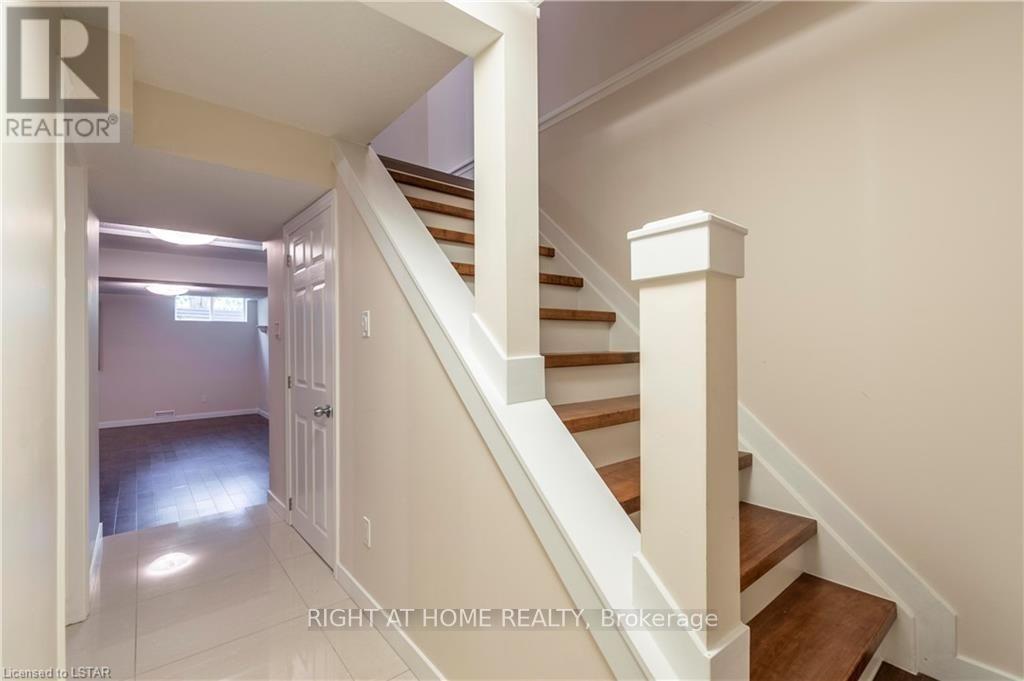 263 Rossmore Court — photo 32