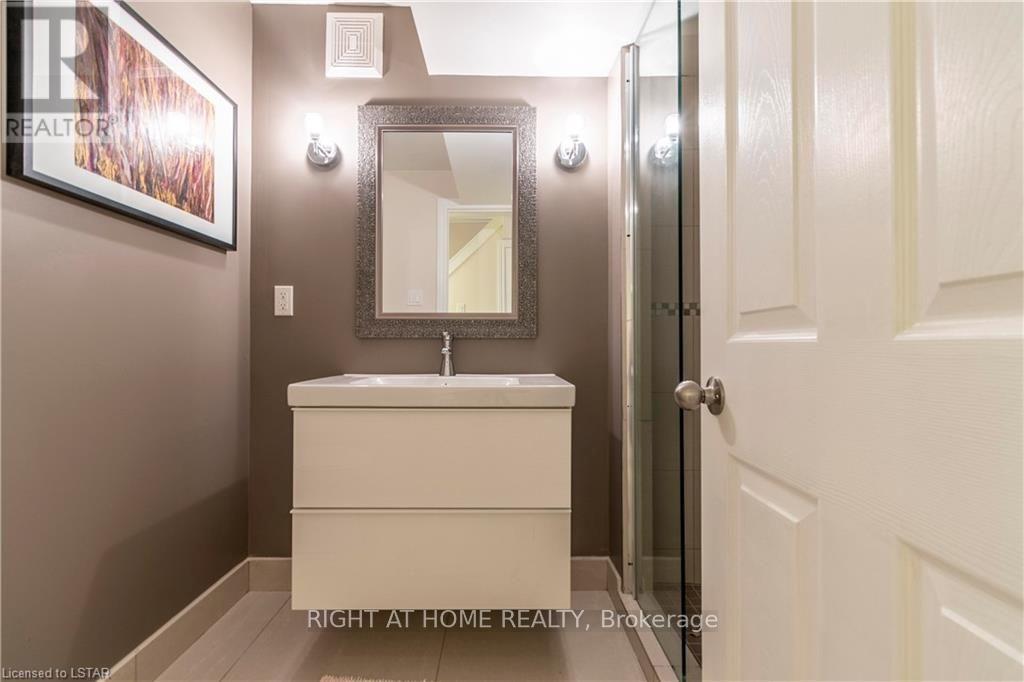 263 Rossmore Court — photo 34