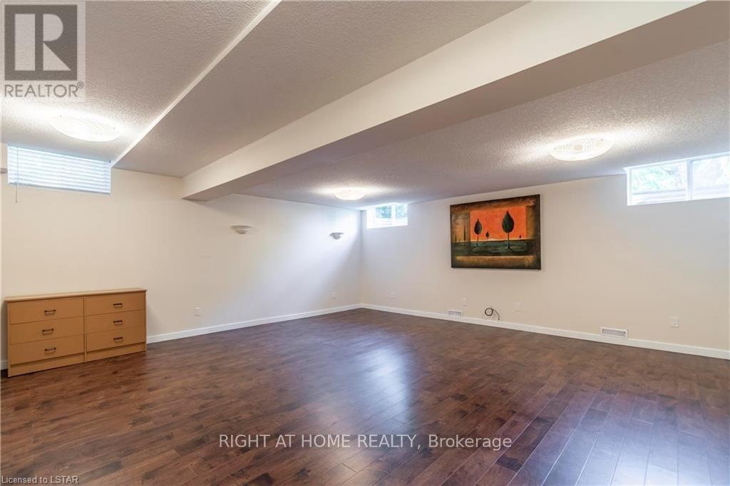 263 Rossmore Court — photo 36
