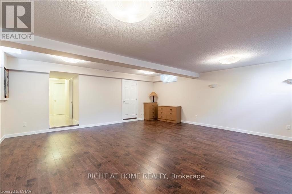 263 Rossmore Court — photo 37