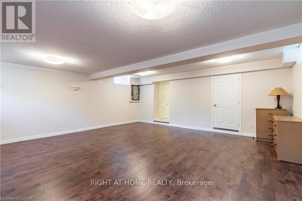 263 Rossmore Court — photo 38