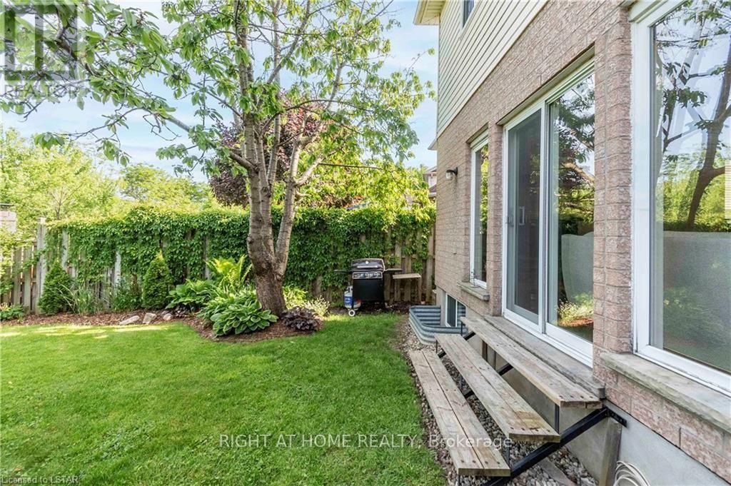 263 Rossmore Court — photo 42