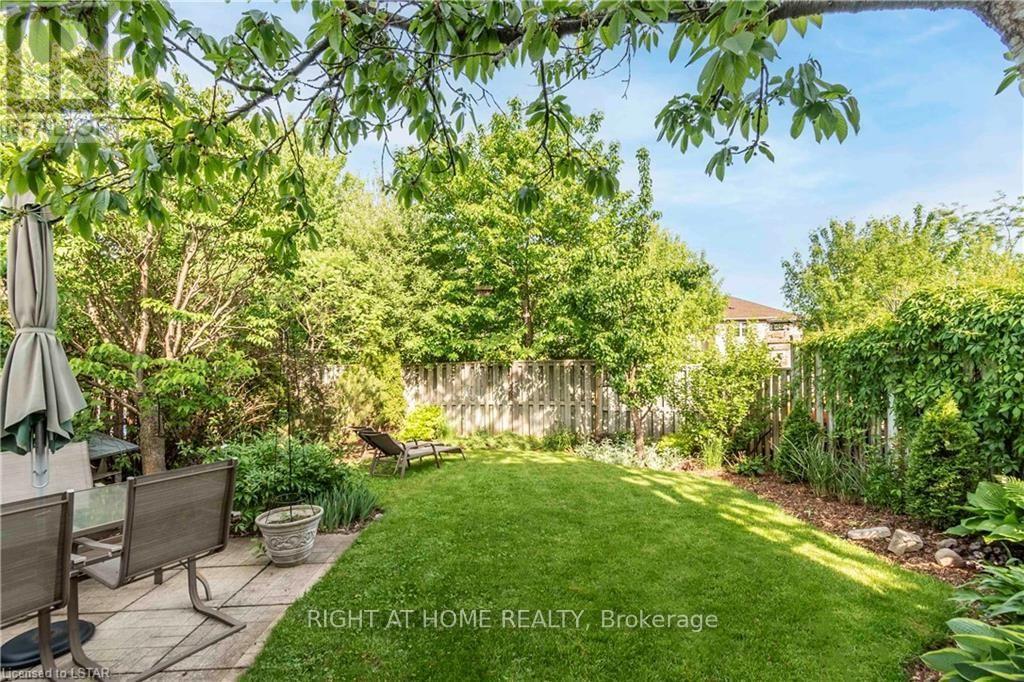 263 Rossmore Court — photo 43