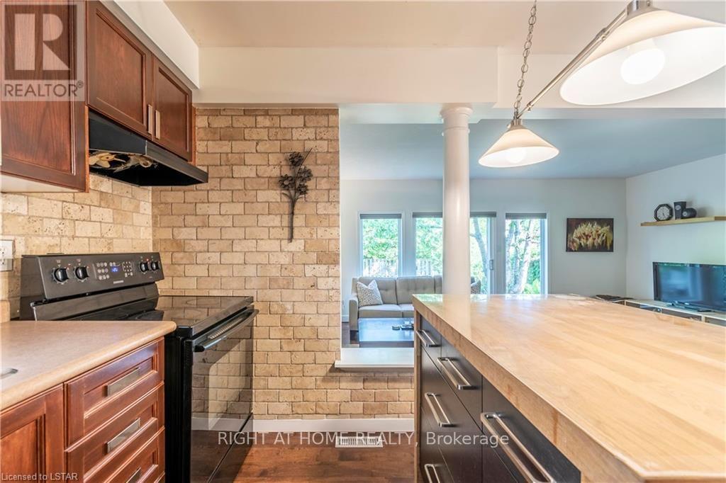263 Rossmore Court — photo 7