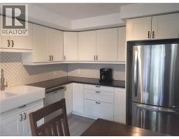Kitchen - 23 Bentley Place, Hamilton, ON L9C2R5 Photo 6