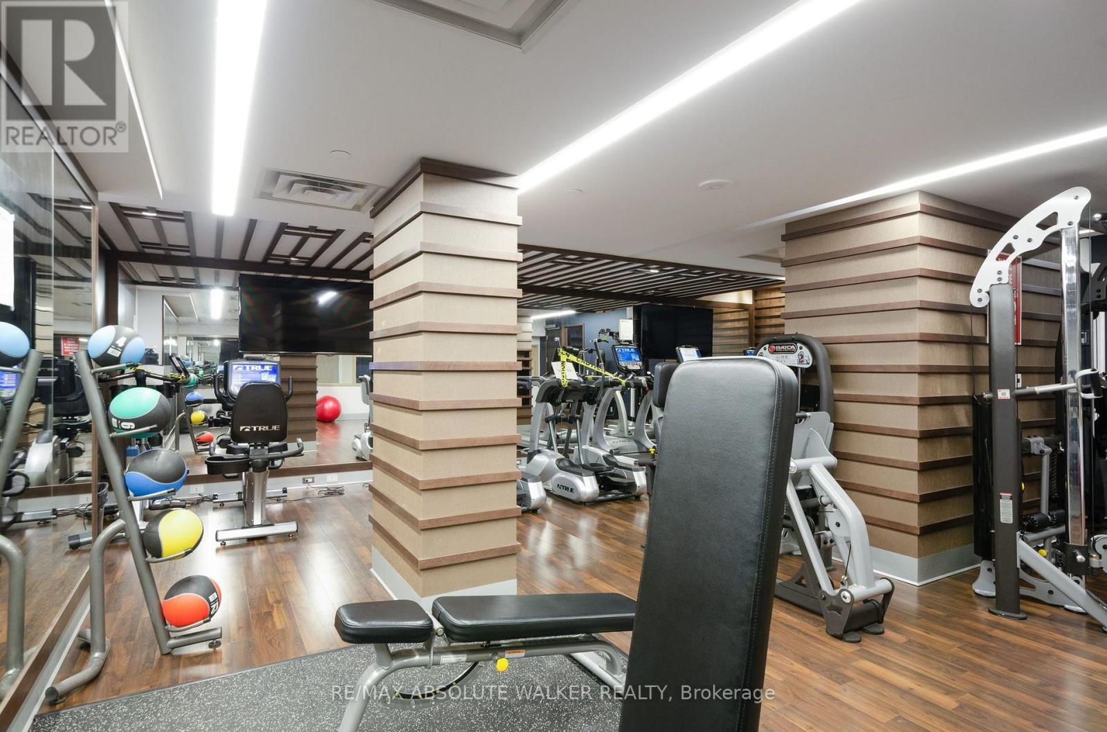 #1006 1035 BANK STREET - Image 25