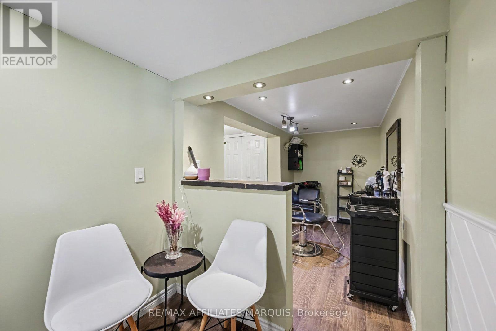 10 BAY ROAD - Image 32