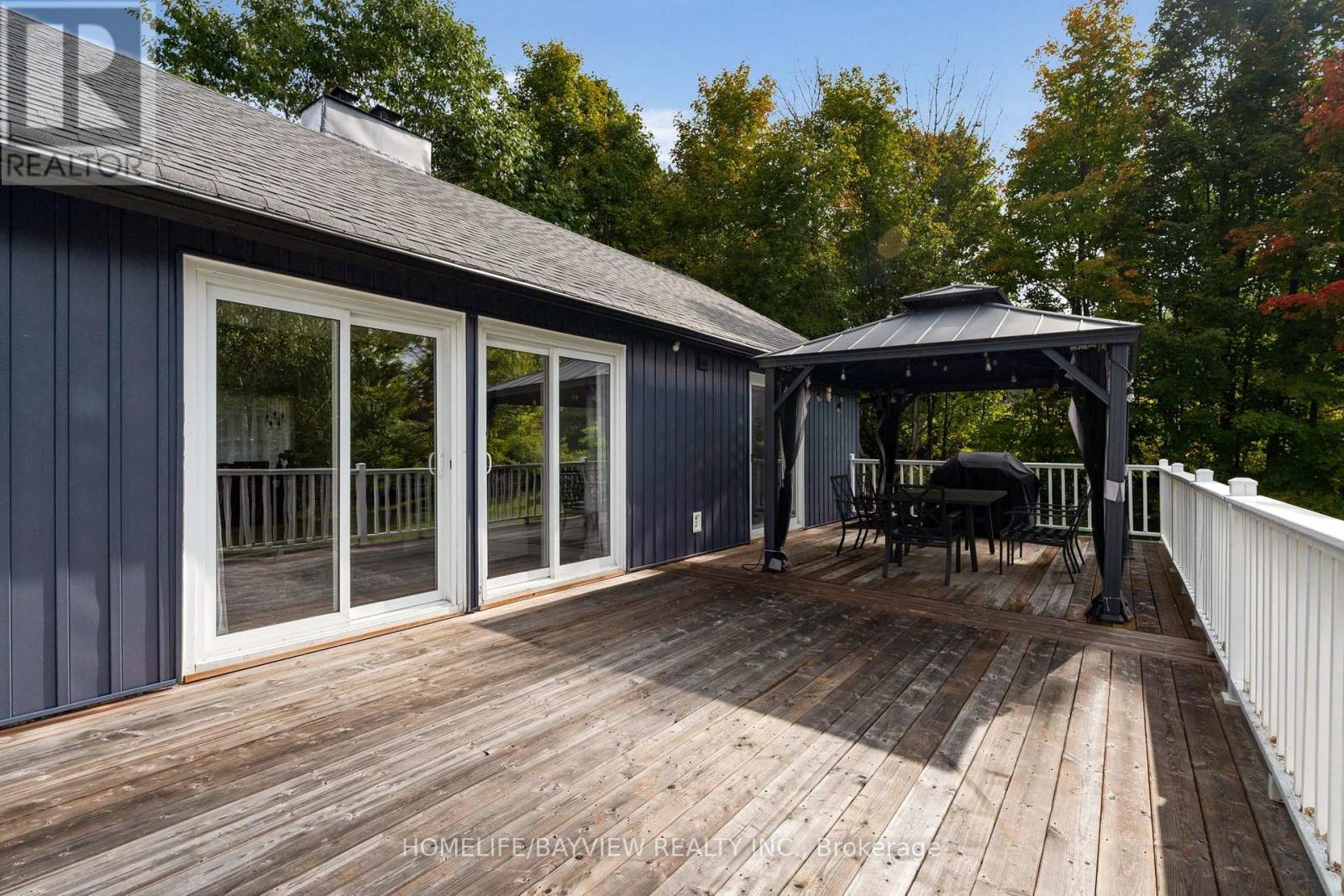15 BIRCH GROVE DRIVE - 31