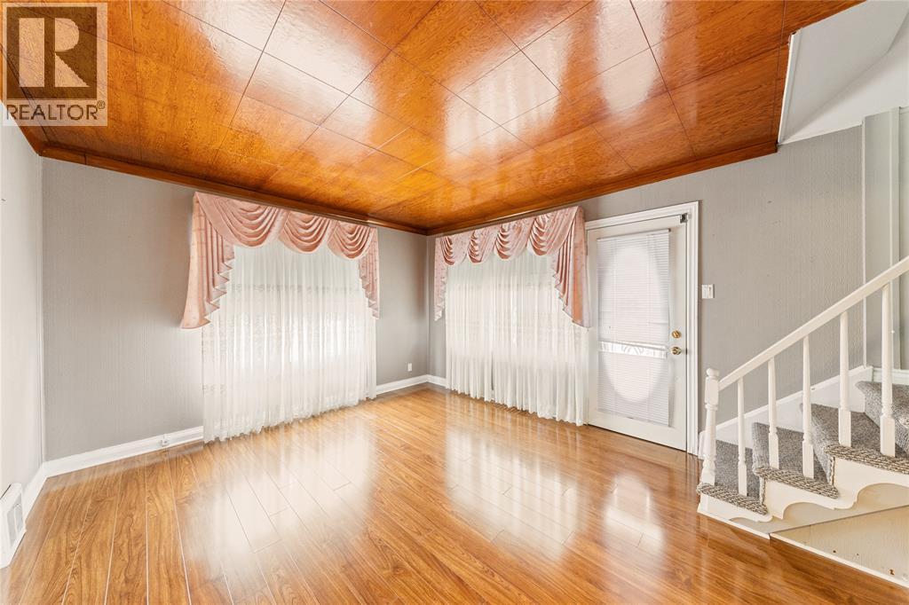 748 Alexander STREET - 9