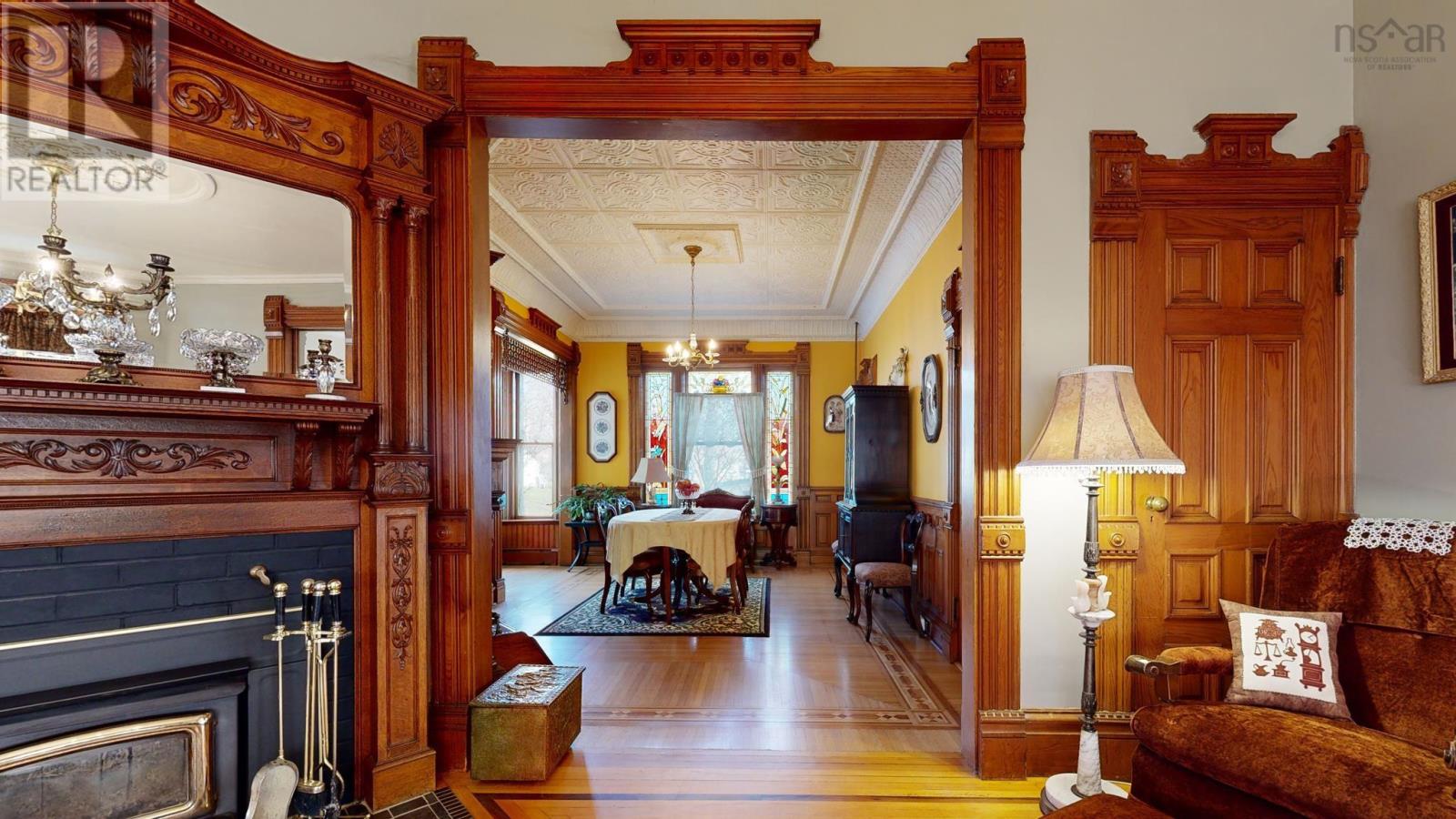 Property 23 of 46 of 161 Queen Street