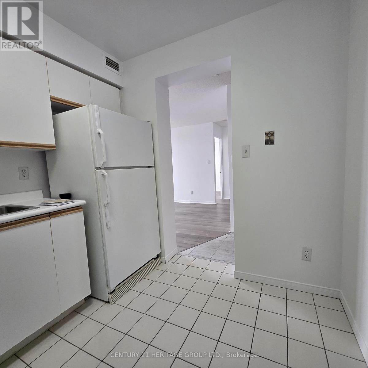 #1403 18 HILLCREST AVENUE - Image 32