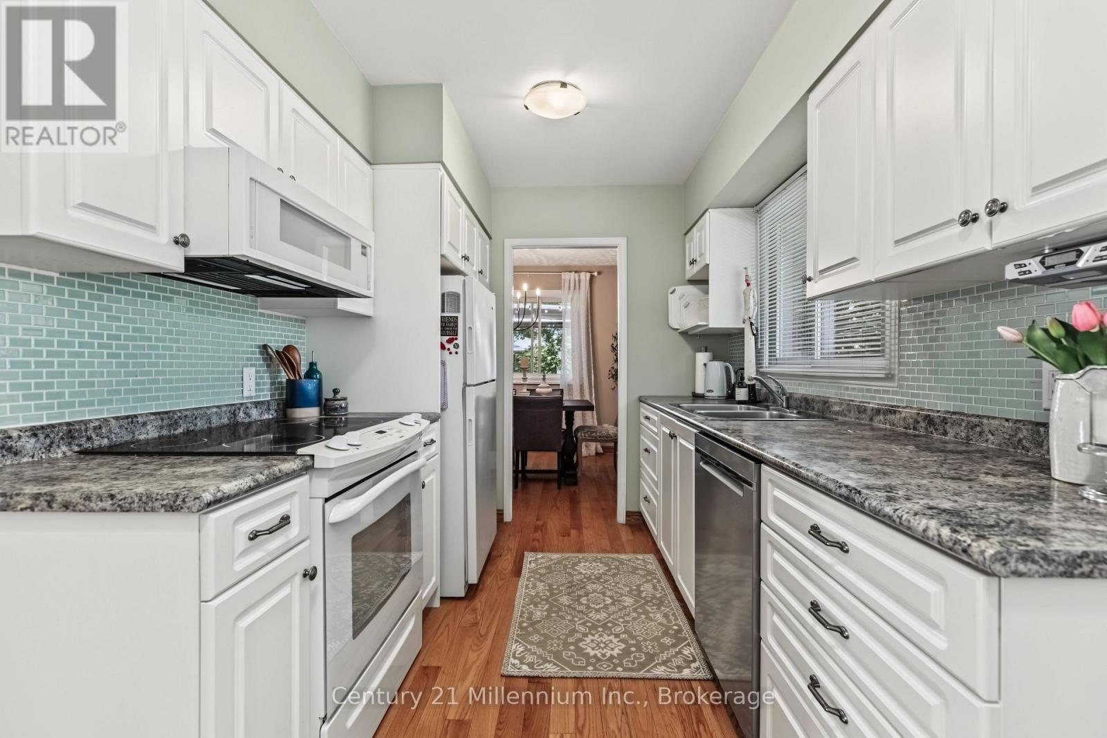 36 HURON STREET N - Image 15
