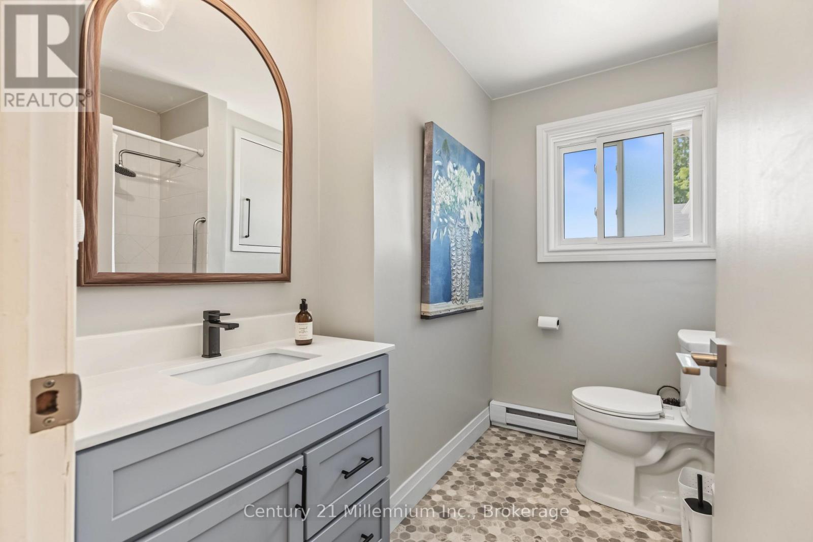 36 HURON STREET N - Image 18