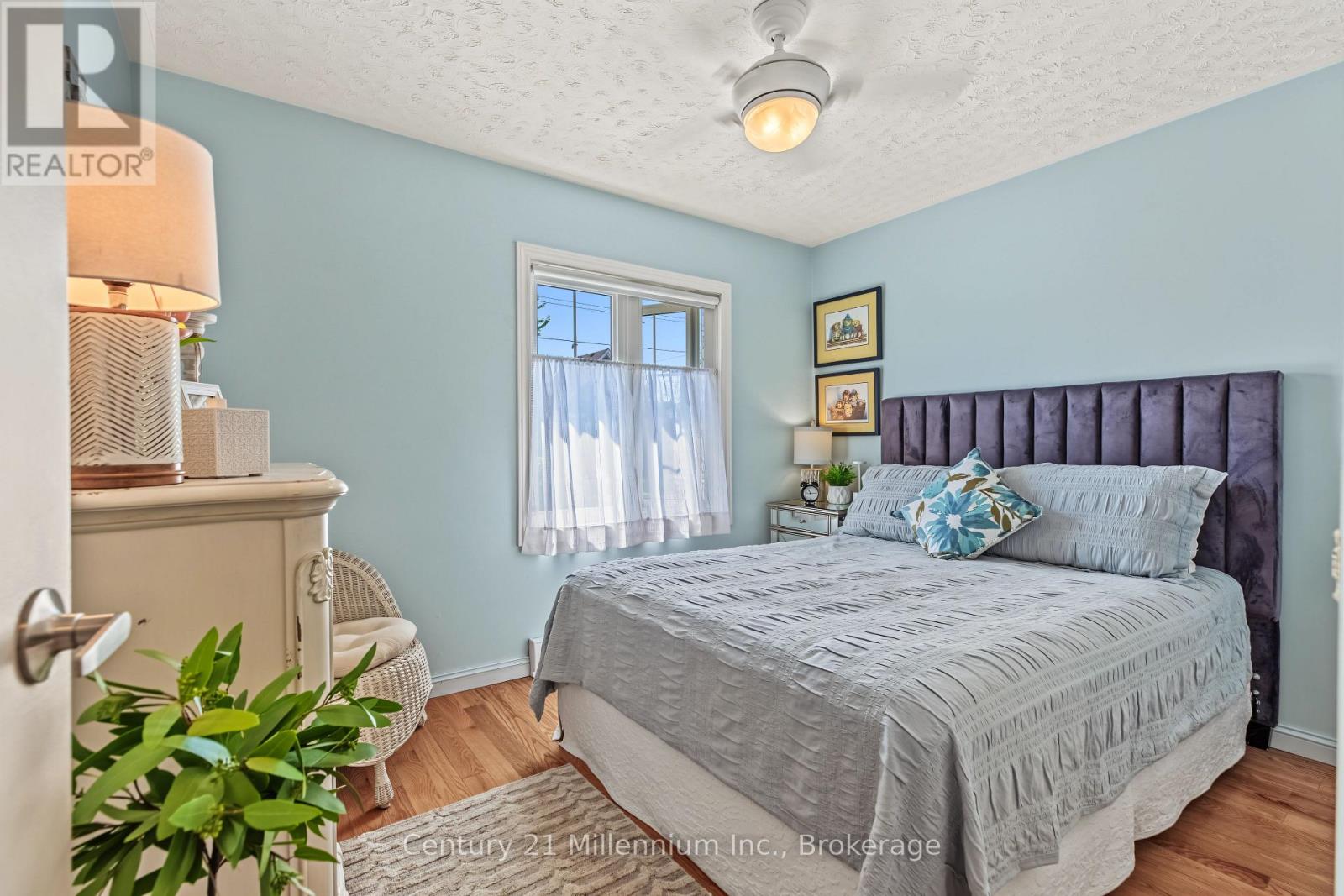 36 HURON STREET N - 20