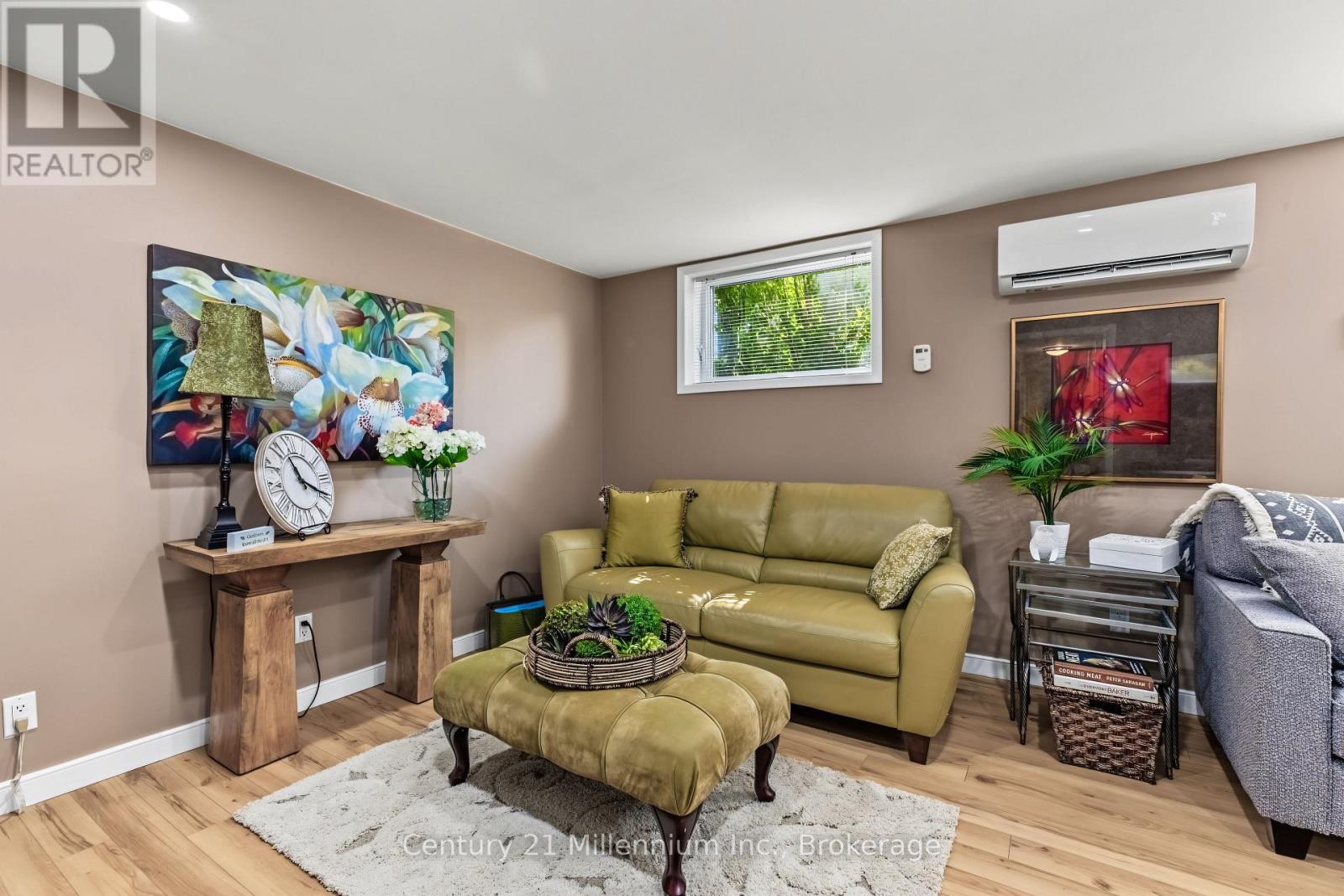 36 HURON STREET N - 27
