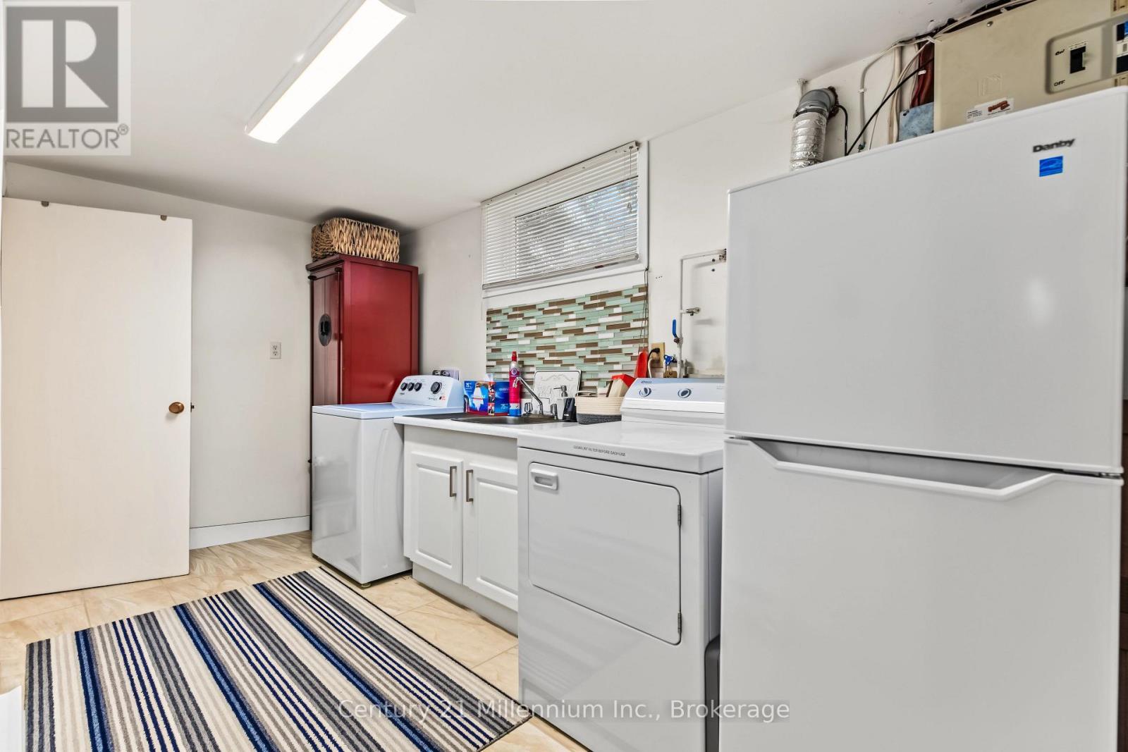 36 HURON STREET N - 37