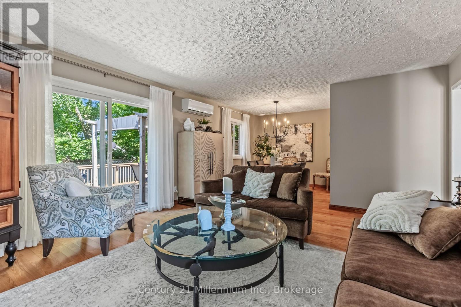 36 HURON STREET N - 9