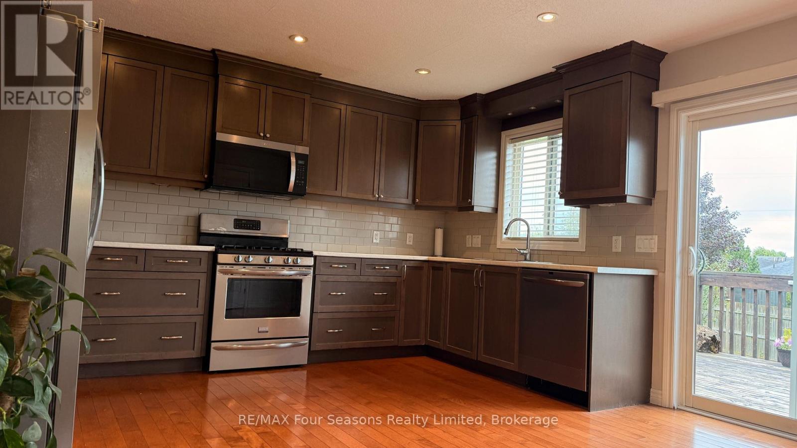 325 GINGRICH CRESCENT - Image 17