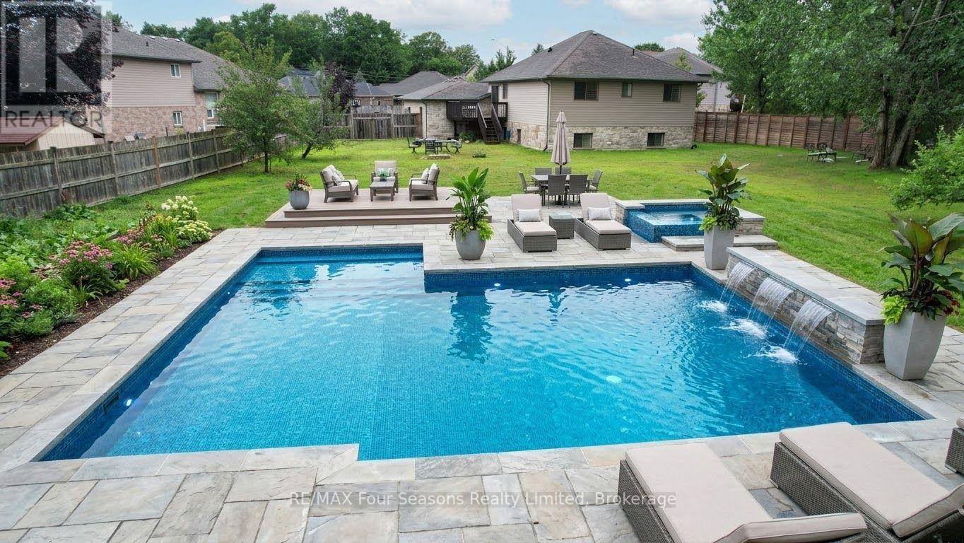 325 GINGRICH CRESCENT - Image 6