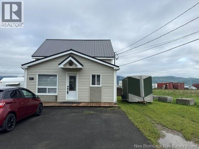 87 Vanier Street